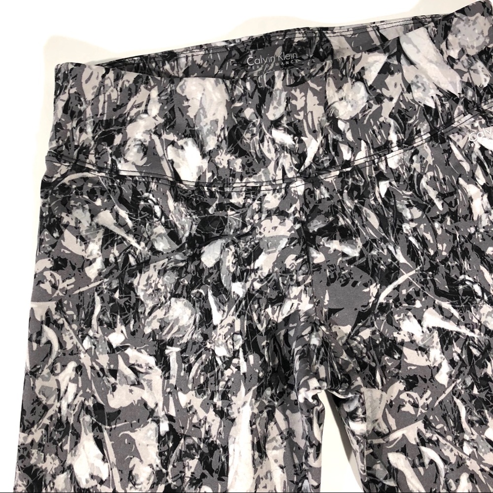 Calvin Klein Performance Gray Print Capri Leggings - Picture 2 of 8